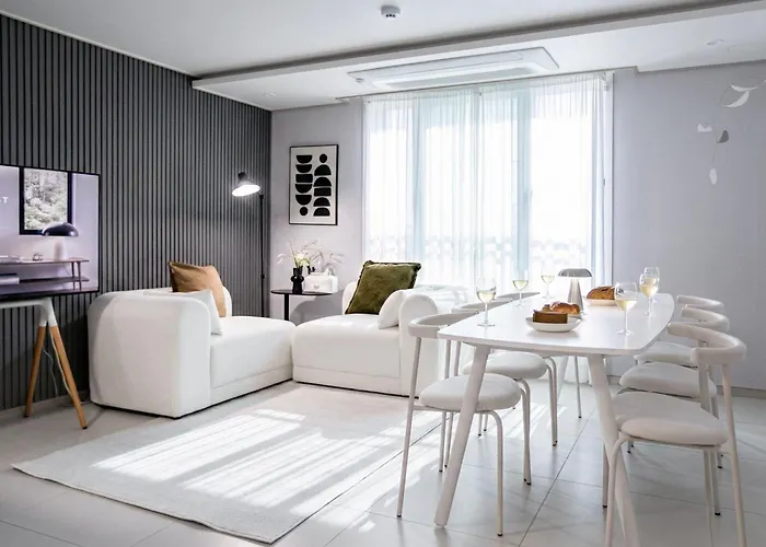 3r,4b,2ba,all Ac, 지하철도보5분, 동대문15분, 명동25분, 이태원,성수,서울역 30분 Villa *